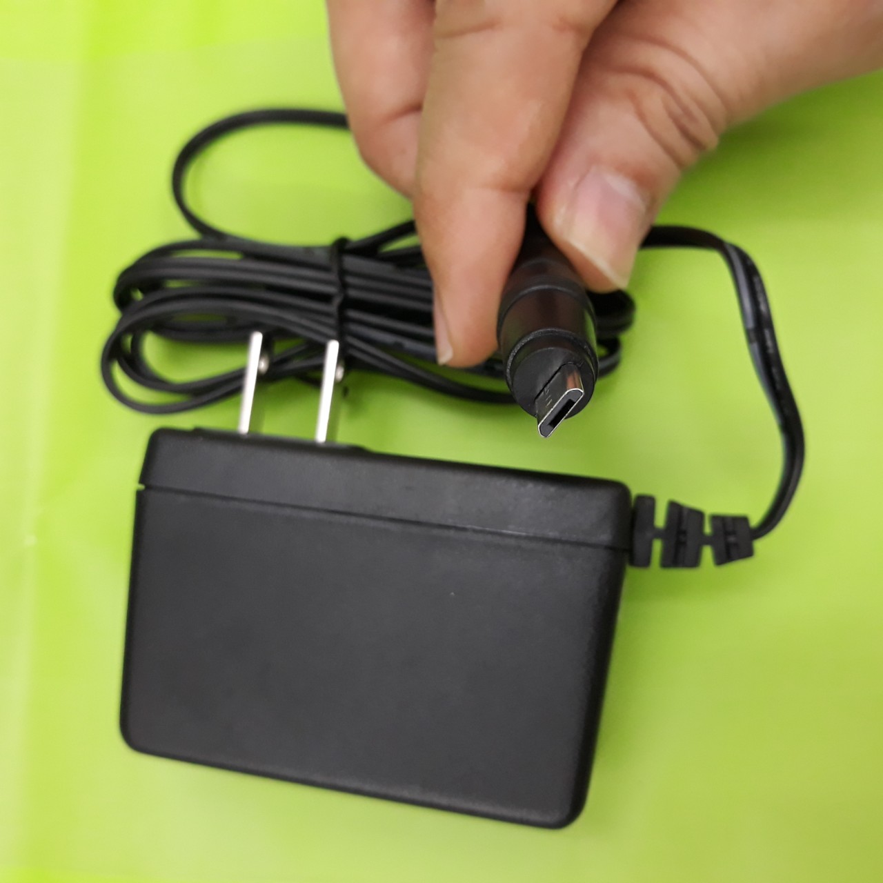 Sạc laptop acer asprise switch 10E 5V 2A đầu dẹp Micro USB