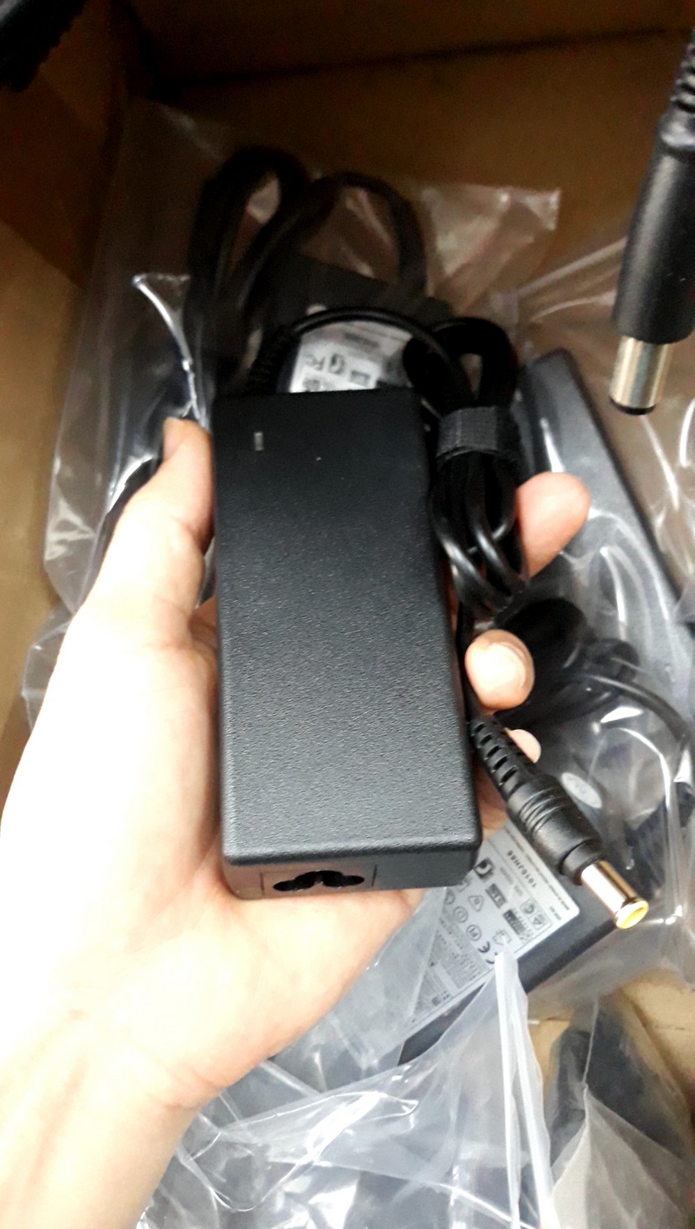 adapter màn hình samsung 14v 3a mẫu mới về giá rẻ - ảnh 2